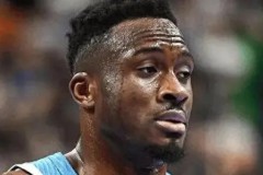 NBA新赛季湖人队排名争议：湖人边缘前十，快船与勇士表现引关注